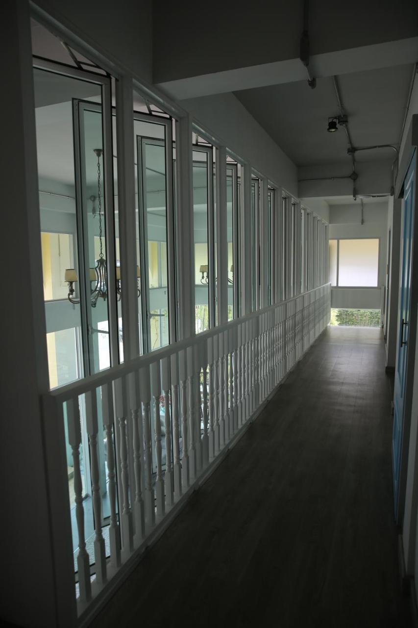 Latima Boutique Hostel Канчанабури Екстериор снимка